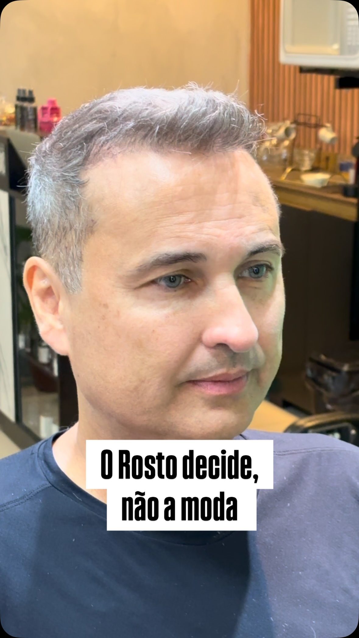 Cliente da Velar após corte com visagismo